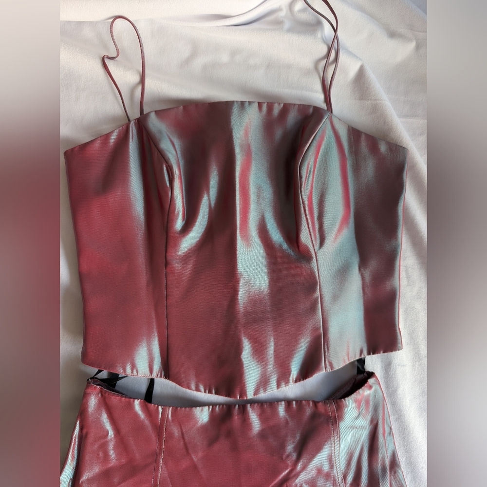 🌷Elegant Burgundy Strapless Dress - Picture 2 of 10